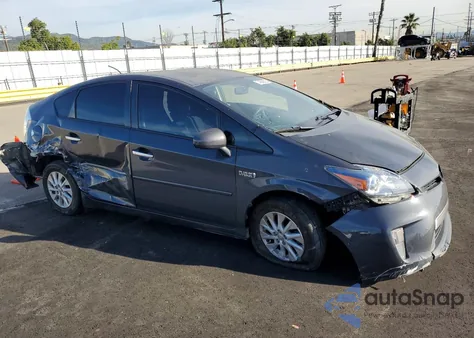2014 Toyota Prius Plug-In z USA, uszkodzony, nr VIN JTDKN3DP4E3053986